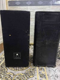 زوج سماعات 12x12 مستخدم نظيف لبيع توصيل موجود 07711011751