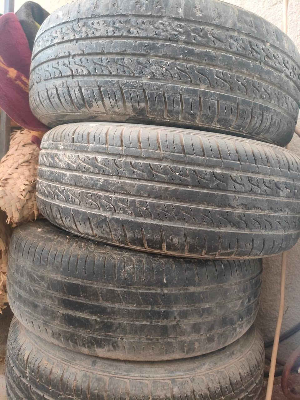 ***********
سلام عليكم عدي وياله هنه وتايرات مال ملكه الويل العادي 
السعر 225 وبيهن مجال  مكانهن النجف
