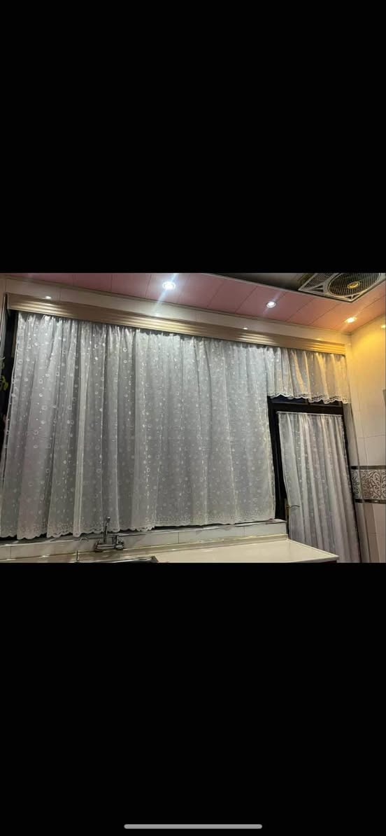 برده شباك وباب
سعر 35 الف 
جديده غير مستخدمه شد وفتح فقط 

الشباك 
240عرض  
ارتفاع 188
 
وباب بصفه
عرض 60 
ارتفاع 280
*********** اكو توصيل

