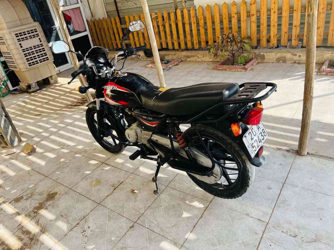 سلام عليكم شباب عندي بوكسر 23 مرقم كامل مكمل دراجه وضع شركه محتاج فلوس اريد ابيعها سعر  دراجه 1850 بيهه مجال شي بصيط حك جيتك حلوه شوف عينك هاذه رقمي ***********
