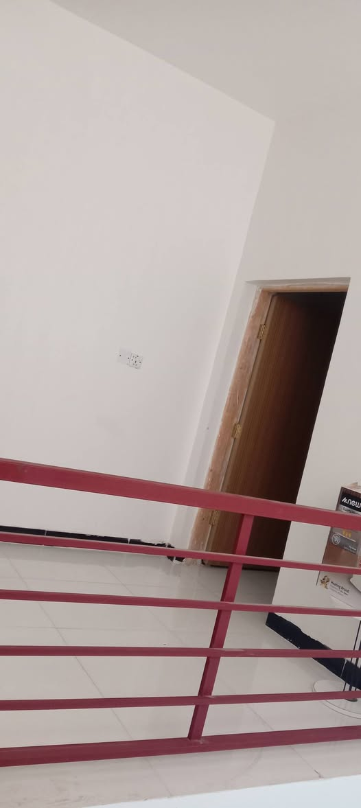عندي بيت 100 م للبيع
نادر الثانيه
فرع سكله صدام يم مدرسه عز العرب بناء حديث صار  اشهر من خلص.

متكون من هول واستقبال ومطبخ وغرفتين الي يريد شتري اتصلوا ع الرقم ***********

