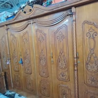 غرفه • ٦ ابواب • نضيفه