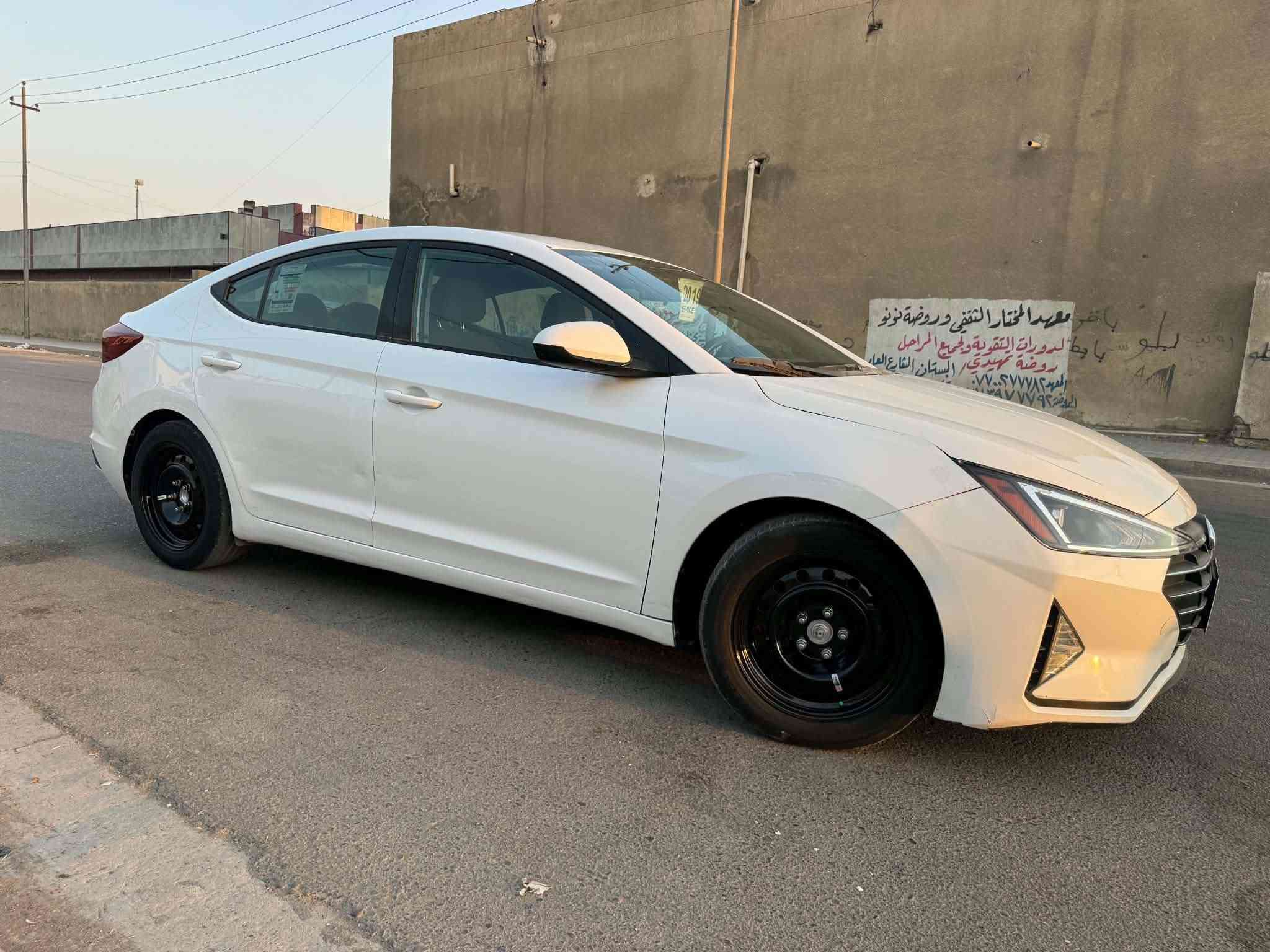 سلام عليكم شباب الانتره البيع مديل 19 وارد امريكي حادثه فقط بنيد مكينه 2000  دوش كير ايتي تبريد ثلج صدر خلفي ومامي جديد لايت زنون سنويه جديده السعر 118 مكاني بغداد المعامل ***********
