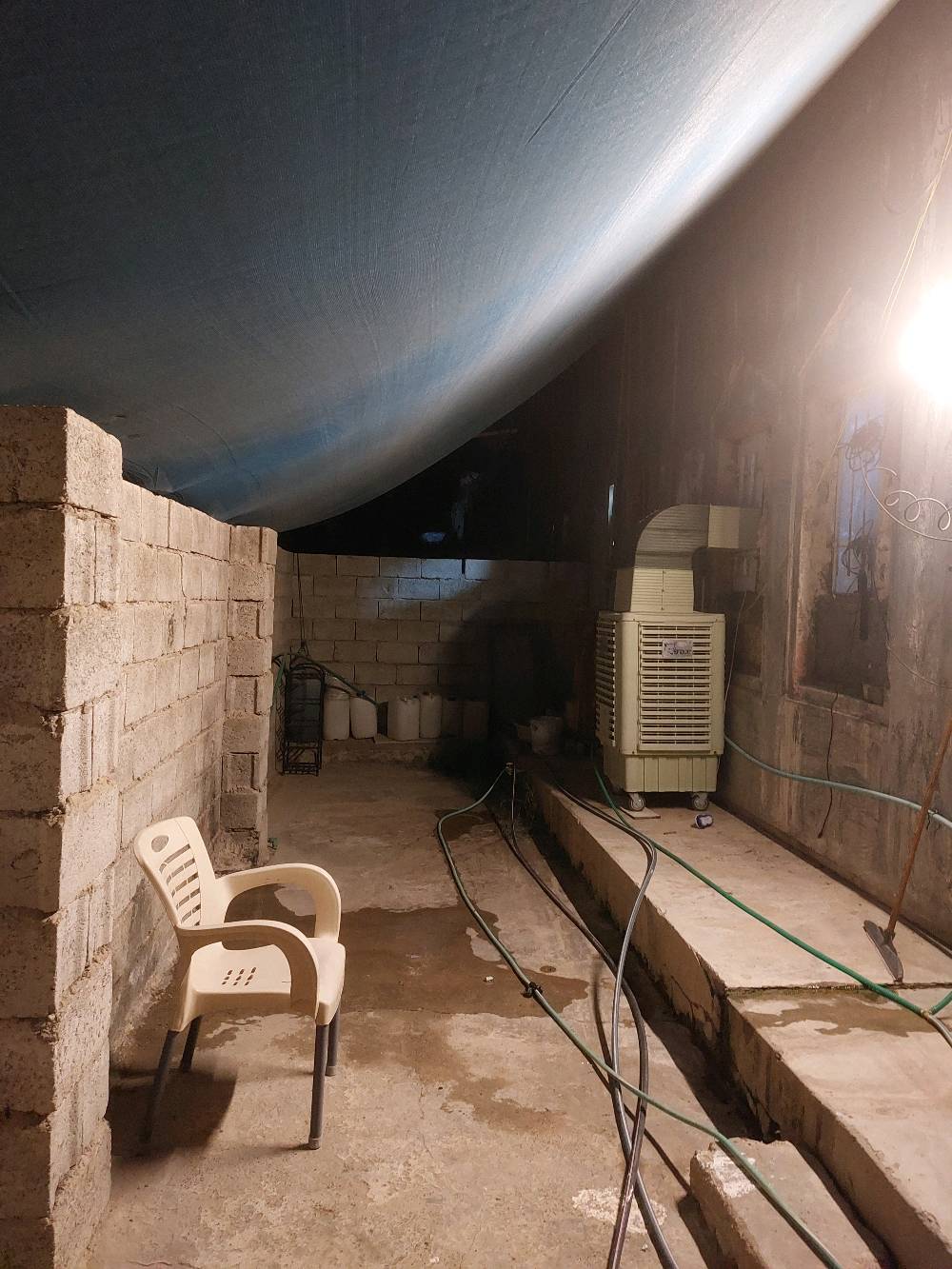 اللهم صل على محمد وال محمد
بيت تجاوز مكان علوه السمك قرب الفحامه  قريب على المدارس والشارع العام / غرفتين كبار ومطبخ وصحيات وكراج كبير وحديقه وترك مساحته 230متر السعر 17 /للأستفسار اكثر اتصل 
***********