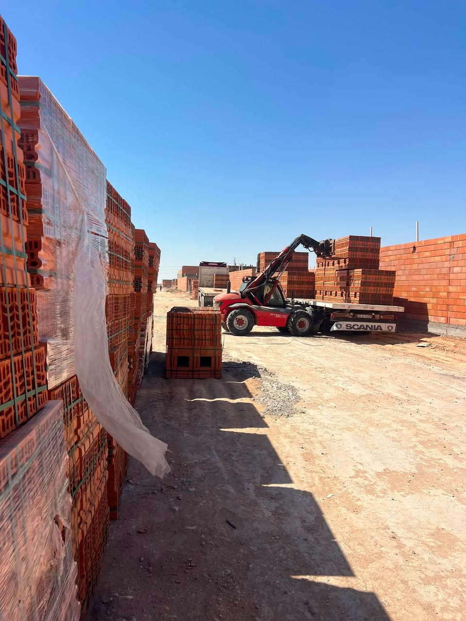 البلوك الاحمر اشور 
قياس 20*20*40
الوكيل الحصري في محافظه النجف الاشرف 
*********** واتساب
