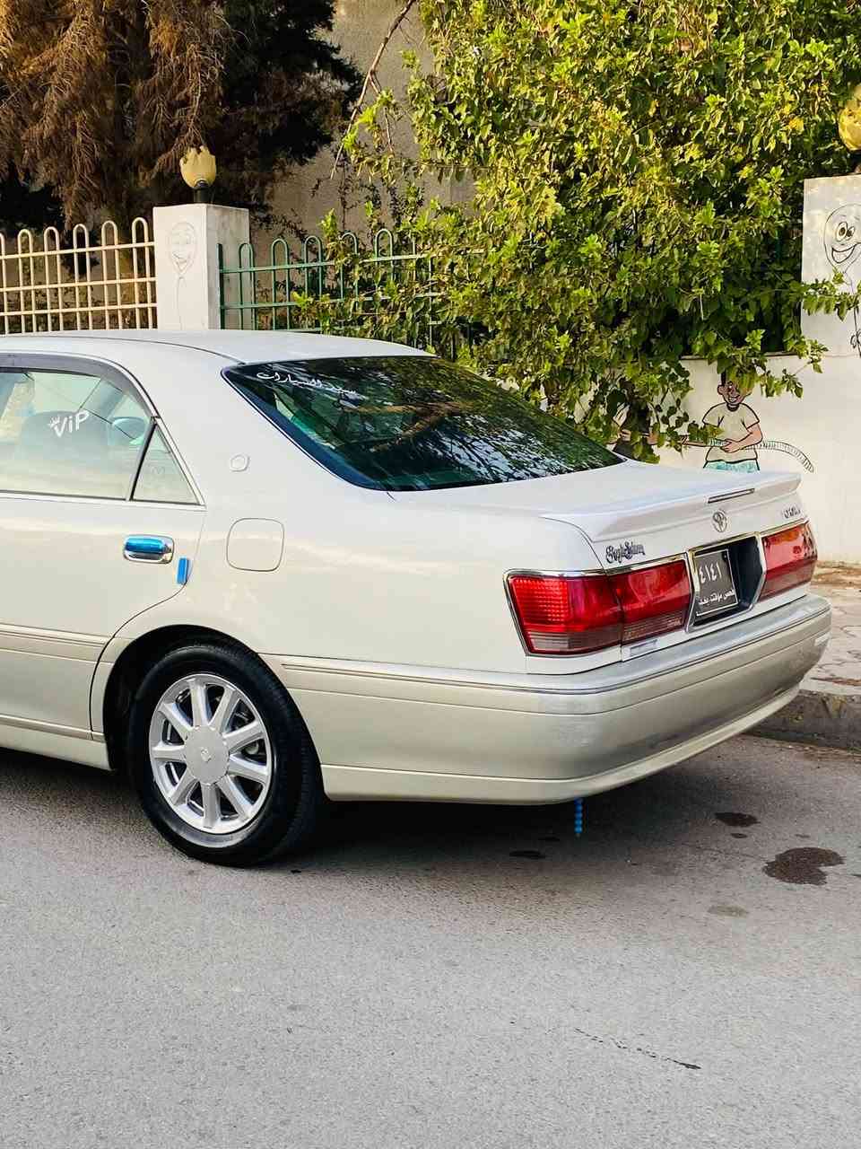 تويوتا كراون • لوحة نجف • ابيض