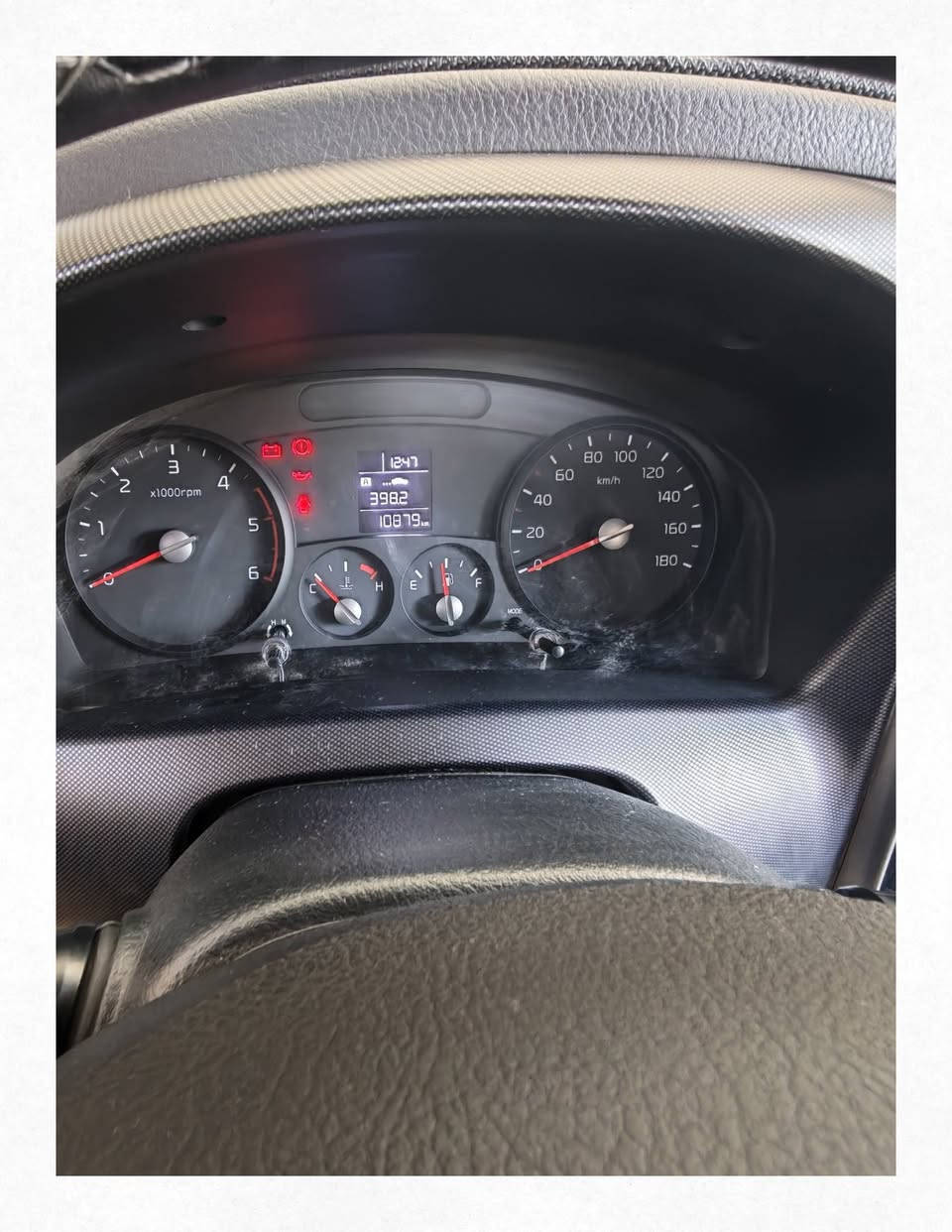 السلام عليكم كيا 2700 ماشيه 11,000 فقط بغداد السعر 175 سياره 26 شراي يخابرني مناقصه اي شيء ***********
