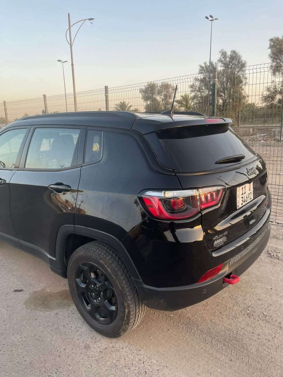 🚘✨ للبيع | جيب كومباس تريل هوك 2024 ✨🚘
🇺🇸 رقم بغداد بسمي | مواصفات أمريكية | شبه جديدة

السلام عليكم،
معروض للبيع سيارة فاخرة ونظيفة جداً:

🔸 النوع: جيب كومباس Trailhawk
🔸 الموديل: 2024
🔸 المنشأ: أمريكي
🔸 الرقم: بغداد
🔸 المسافة المقطوعة: فقط 23,000 mi
🔸 الحالة: بدون أي قطرة صبغ 
🔸 الكتلوكات: مختومة وبالكيس

🛠️ المواصفات:
✅ محرك 2000 تيربو – قوة وكفاءة
 كار بلي  واير لس +اندورويد اوتو 
متعدد الوضعيات القيادة 
اوتو -جبال -ثلج -صخور -رمال -نزول منحدرات 
رادارات جانبيه +امامية 
تحديد مسار 
سياقة اليه 
✅ نظام الدفع الرباعي (4WD)
✅ حساسات أمامية وخلفية
✅ إشارات جانبية في المرايا
✅ إنارة LED نهارية
✅ تصميم Trailhawk الرياضي المعروف بالفخامة والأداء

📞 للتواصل: ***********
       ***********
سيارة معروضه للبيع 
وبالعافيه للياخذه 
الي يريد صور حادث يراسلني 

📍مكان سيارة بغداد

🔸ملاحظة ضربتها من امريكا دعامية امامية مصلحة وبنيد راجع بارد 
🔸محرك و كير مكفولات
وبالعراق بيها بارد وتكحيل بالجاملغ الخلفي
سنوية باسمي تحويل ثاني يوم

سعرها 165$
