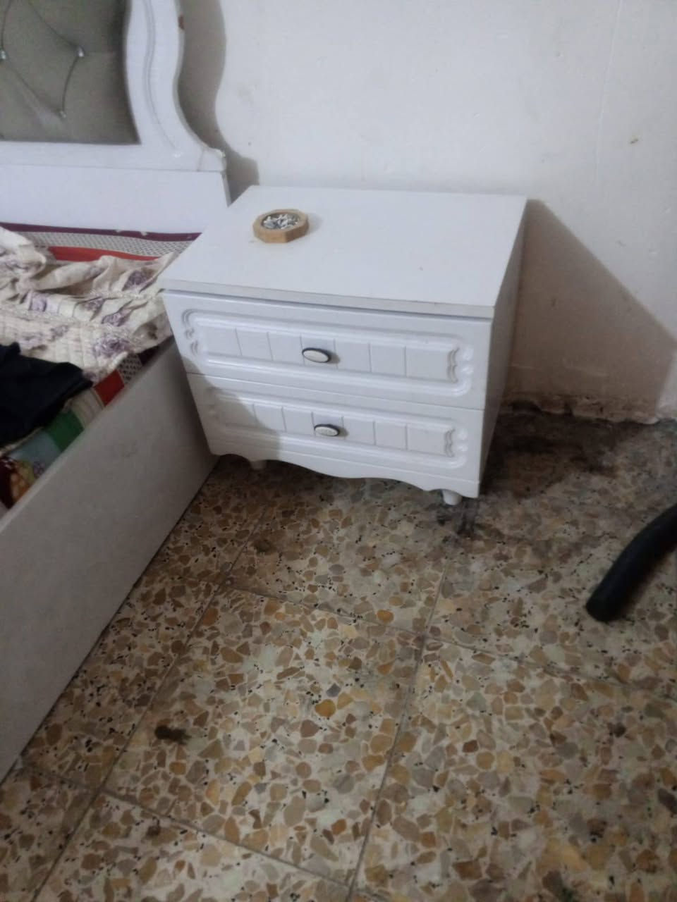 غرفة نظيفة للبيع ب٢٥٠ مع الدوشك بيها مجال للشراي العنوان بغداد دور الشرطة الي يريدها يجي ياخذهه هسه هذا رقمي لشراي يتصل هسه ***********
