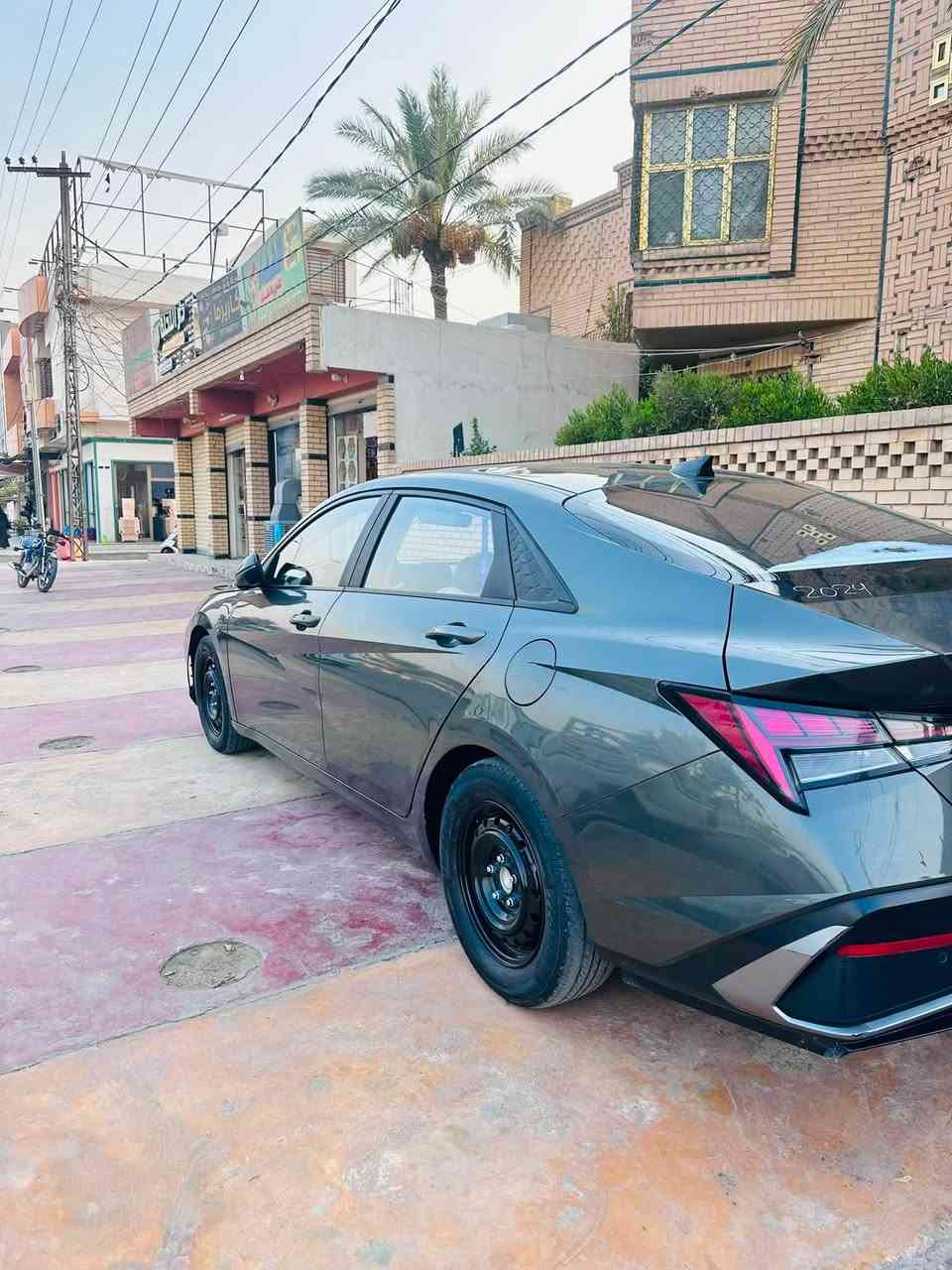 وارد كوري موديل2024
فول مواصفات عدا الفتحة كشنات جلد تبريد و تدفىء
كامرات360 حساسات امامية وخلفية رادار امامي سايد بريك بصمة اربع وضعيات قيادة شاشة متصل ديجتال عدسات امامية والخلفي ليد مدوشمها حتى يبقى الجلد جديد اذا تحب افتح الدوشمة وشوف شرط جدد اسويلك وكالة بشهر ال12تصير حرة باقي 3اشهر يعني السعر 125 والسونار مرفق بل صور البنيد مامصبوغ بس صار خربطة يم ابو السونار ال بنيد مكفول اما الباقي كدام عينك 
***********
