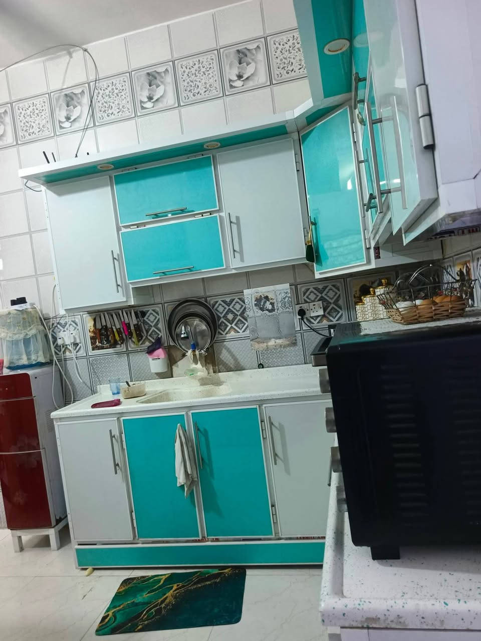 ياالله
سلام عليكم
البيت البيع طابو صرف
مساحه ((100)) متر بناء حديث
العرضات خلف أسواق فطومه مقابيل ساحه 
يحتوي على استقبال وصاله ومطبخ وغرفتين نوم 
صحيات داخليه صحيات خارجيه منور 
البيت نضيف كلش استفسار اتصل برقم
((,***********))
