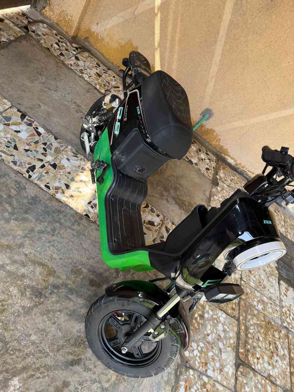 🚚 دراجة شحن نوع R9 للبيع
✨ دراجة جديدة ونظيفة
🔋 تحتوي على 5 بطاريات كبار فقط
⚠️ ملاحظات: الجامِلَغ الخلفي والمراية اليسرى مكسورين
💰 السعر: 325 ألف دينار فقط
📍 العنوان: بغداد – الأمين الثانية
📞 للاستفسار: ***********
