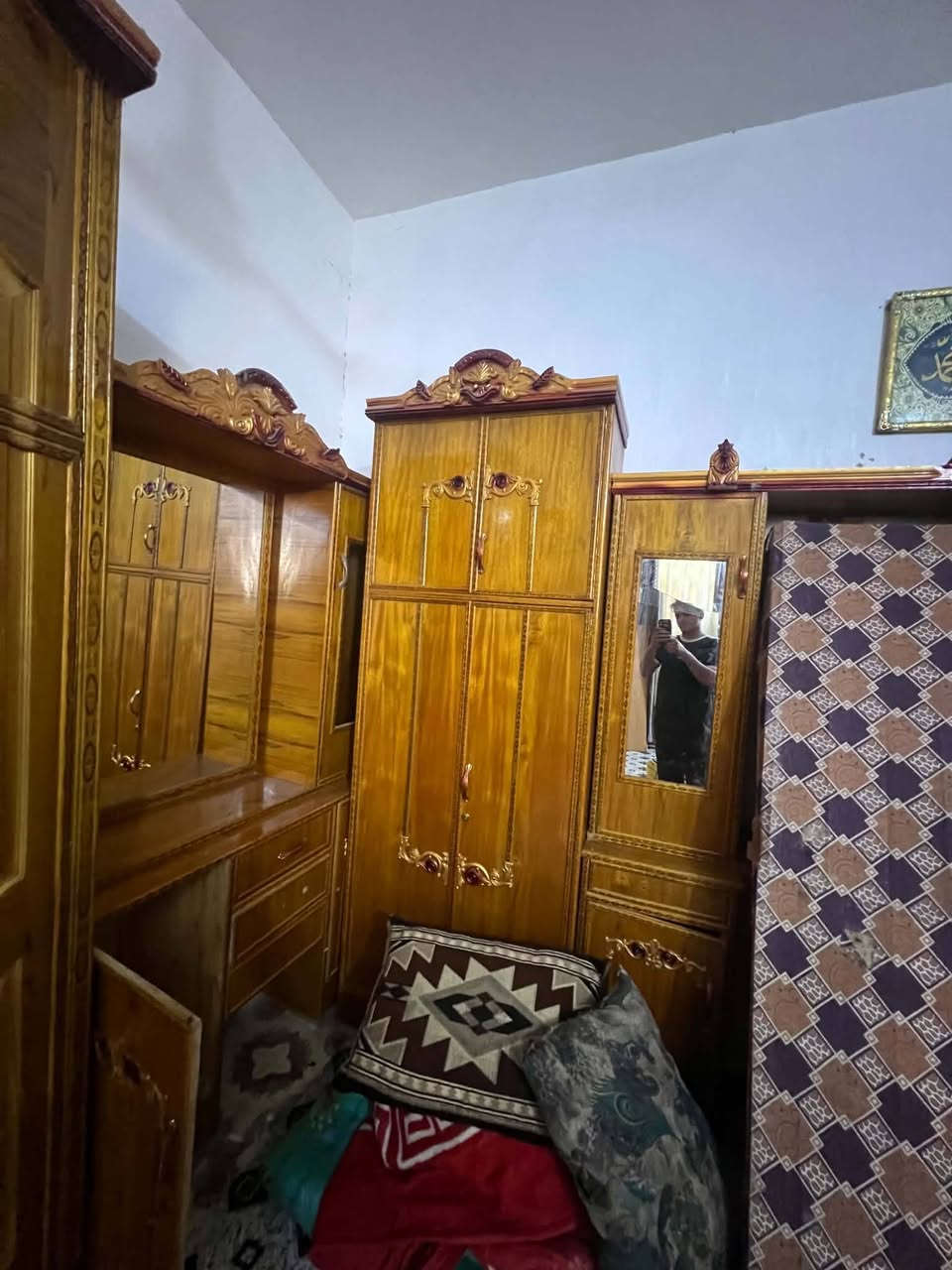 السلام عليكم غرفة أخشاب للبيع مستخدمة السعر٦٥٠ المكان بغداد الشعب حي الجزائر الرقم ***********
