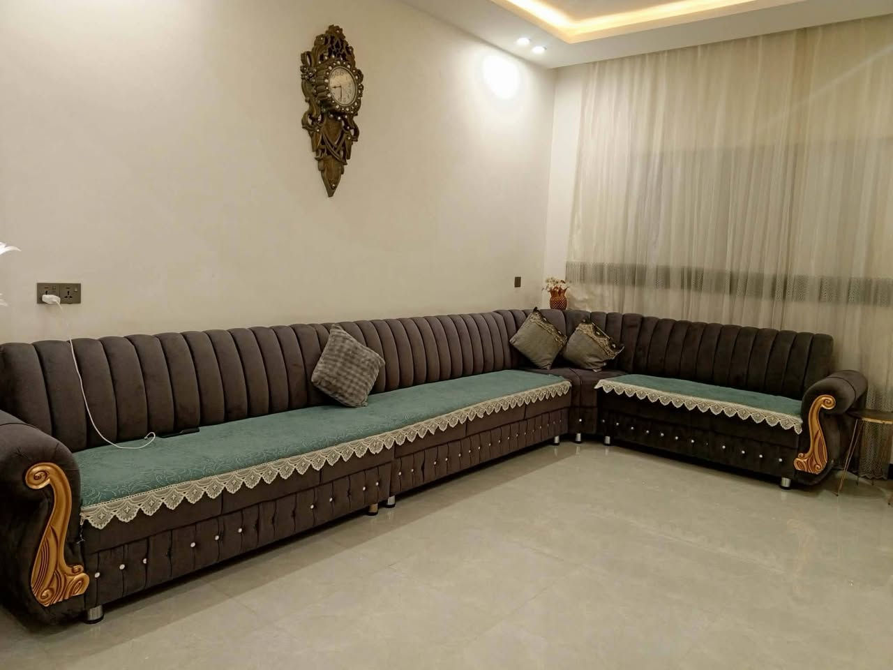 ديوان خشب • نظيف • ٧٫٥م