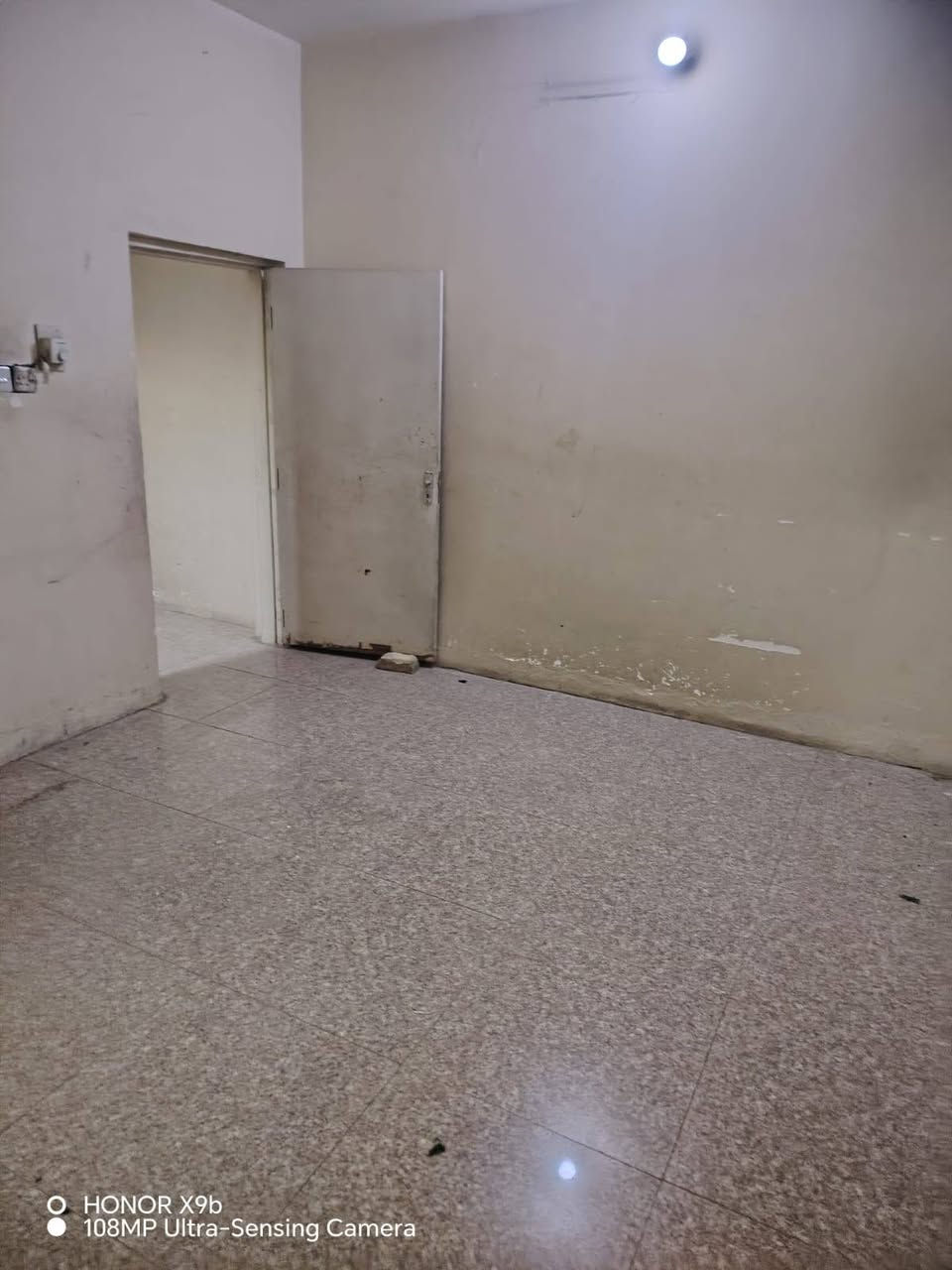 طابق ثاني • حي الأكرمين • اكثر من ٣ غرف