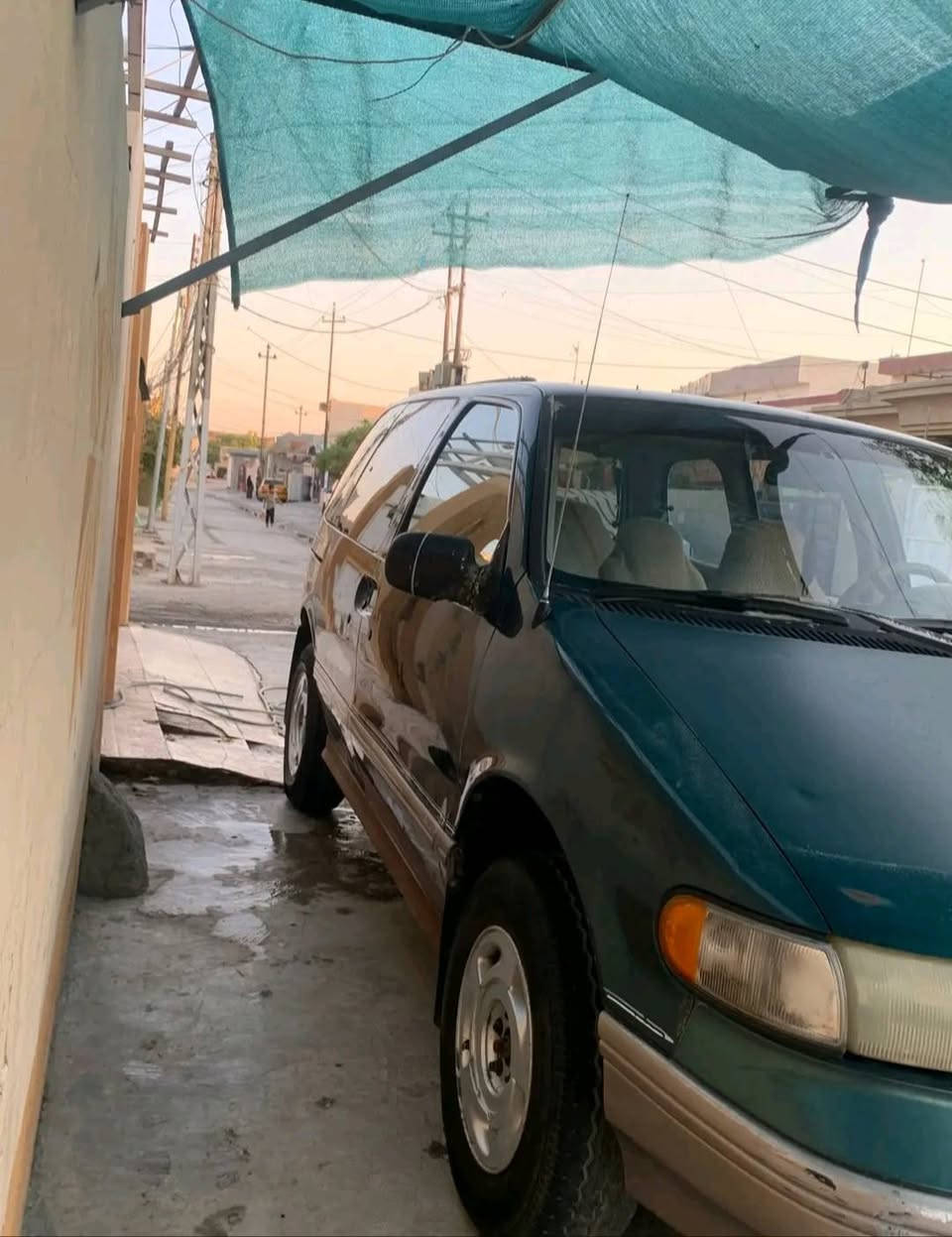 بەناوی خودای گەورە سەیارەی جۆری فۆڕت میرکوری  بۆفرۆشتن مۆدێل 1995 گێڕو مەکینەی کامیری لەسەرەبێ عەیبە سەیارەکە سبوغی بیلادیە کاڵبوونەوەی نییە دەعم و لێدراوی نییە کۆبۆنی بەنزینی  هەیه  سێ ڕیزکوشینە سەنەوی15ڕۆژە بەسەرچووە  سەیارەکە گێڕتۆماتیکە و سڵایتە و دووجامی پێشەوەی کارەباییە ڕادێتەری ئەڤەلۆنی لەسەرە  سەیارەکە بێ عەیبەماڵی دۆستە سعری ۳۳ وەرەقە و مەجال ژمارەی خاوەنی (***********)واتس ئاپی لەسەرە سەیارەکە لەکەرکوکە أربيل, العراق
