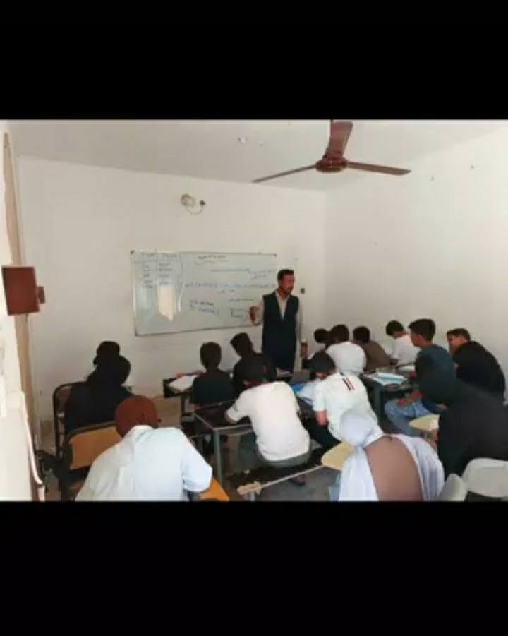 معهد أوما • دورات إنكليزي • الأستاذ عيسى ناجي