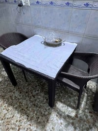 ميز طعام • للبيع