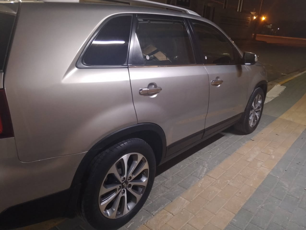 السلام عليكم سورنتوا أربعة سلندر وارد امريكي موديل 14 خمس راكب رقم بغداد باسمي سيارة جاهزة الضرر جاملغ وبنيد بدون دواخل نهائي علما  السيارة رقم وهزة جديدة للاستفسار أكثر الاتصال على الرقم ***********
