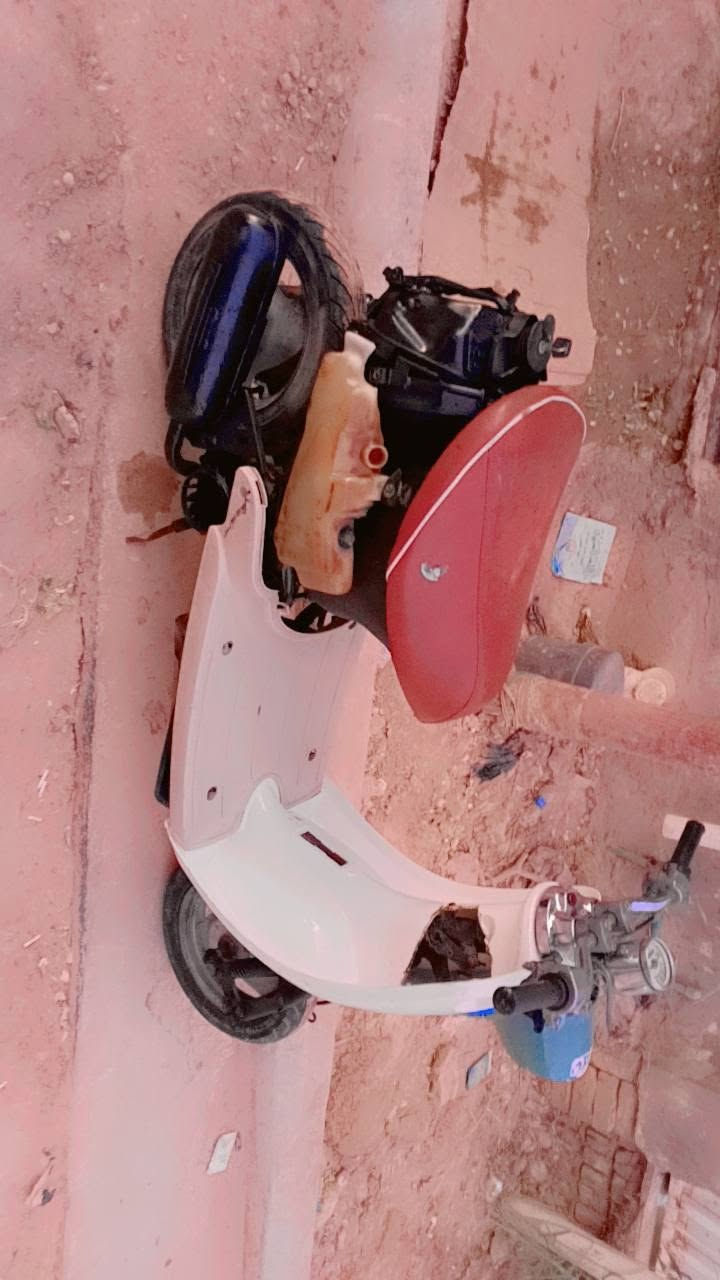 (  دراجة مكفولة سرقة)
(***********)   بي واتساب 
دراجة كلاسك نضيفة شاصي مكفول دبلات شغالة كابريتر جديدة كلجات جدد شلعة ومعدلا تاكل الكاع معدل اذا مو 60 لاتاخذهة تايرات جدد مابيهن ولا بنجر جاملغ موجود موعرف اشدة  عوزهة بس كفرات ورة  السعر 100 مو شراي اعبر المنشور بحترام  مكاني ديوانية جمعية مال اسكان شارع ملجاء العلوية
