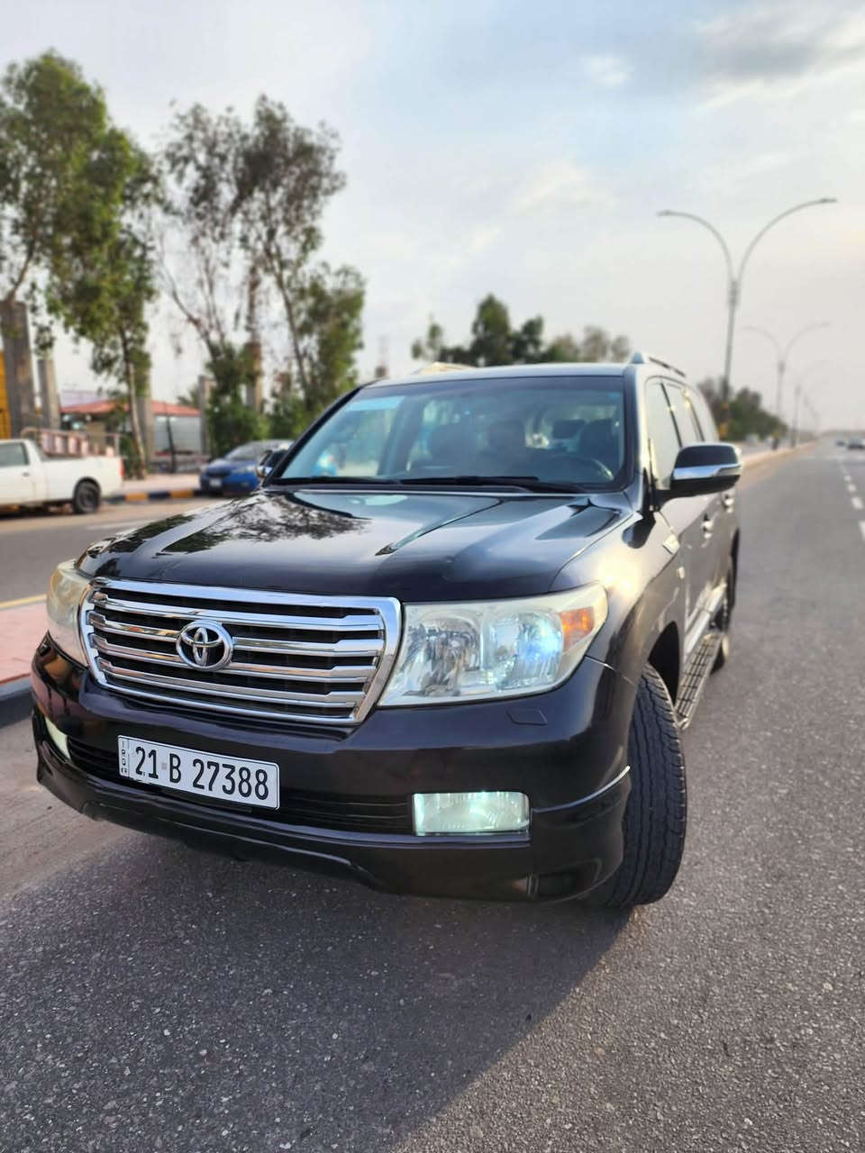 للبيع Toyota Land Cruiser 
الموديل: 2011
• الفئة: GXR بريم
• المحرك: V6 سعة 4.0 لتر
• القير: أوتوماتيك
• الدفع: 4×4
• المكيف: أمامي وخلفي 3 قطع
• المقاعد: 7 ركاب
• گير ومحرك كفاله 
• كشنات جلد
• بصمة تشغيل
• حساس خلفي أمامي
•بصمه باب السايق والصدر والجنطه
• تحكم ستيرن
•ايرباكات سليمه 
• كاميرا خلفية
• شاشة شادلها تاب وموجوده الأصليه مالتها
• تحكم كهربائي بالمقاعد
• دبل
•ثلاجه بيها السياره 
• السياره ستوني مسويلها أدامه كامله متصرف شي عليها 
•رقم سياره شمالي تحويل ثاني يوم سنويه بأسمي 
• ضرر السياره صبغ دور مال تاير وبخ باب السايق و الورا توضيح فقط بخات كارت
📍 الموقع: النجف
💰 السعر: 270 وبيها مجال
📞 للاستفسار: ***********
ملاحظة: المواصفات حسب الموجود بالسيارة، والمعاينة خير دليل
