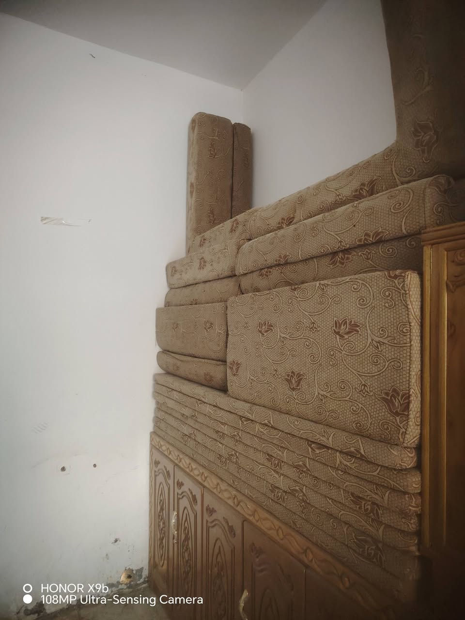 يالله اغراض مستخدمه تصفية للبيع بأسعار مناسبة جدا للاستفسار *********** العنوان الرفاعي بداية طريق شركات النفط

نص مكتوب في الصور:
- HONOR X9b
- 108MP Ultra-Sensing Camera
- O HONOR X9b 108MP Ultra-Sensing Camera
- O HONOR X9b
- HONOR X9b 108MP Ultra-Sensing Camera