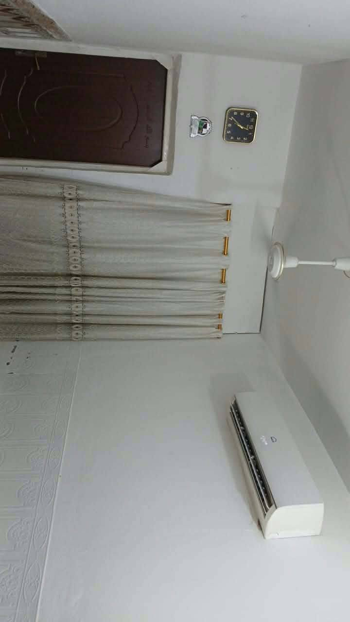 بيت للبيع المساحه 100 متر السعر 25 وبيه مجال للشراي يدلل موقع البيت حي الزهراء على شارع الشريفات مراجعة الرقم *********** يوجد لدينا عقارات اقصاد ونقد وقطع
