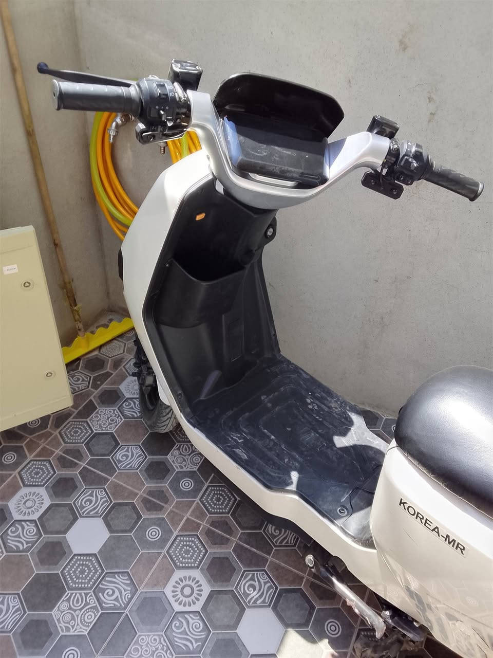 السلام عليكم
مطور للبيع 318 
مطور حيللل نضيف كامل مع ملحقتو
مصاريف شهر من بدلت البطاريات 6 واحد 45 مطور نضيف حيلل + شحن موجوده وخوذه 
السعر 600 وبيه مجال 
اسيا  ***********
كورك ***********
