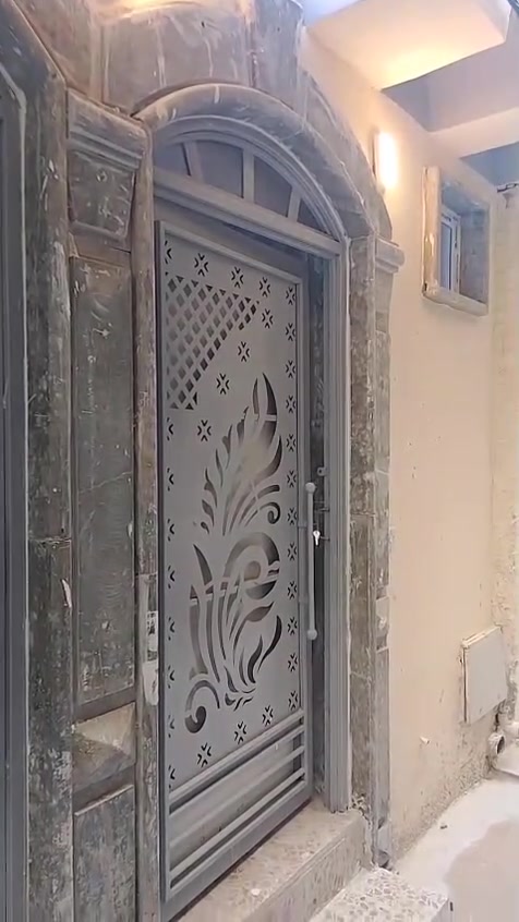دار معروض للبيع في منطقه الحمديه قرب جسر الخامس طابقين يتكون من 3غرف ومشتملات الاتصال على الارقام ***********=***********=الدلال أبو حمزه
