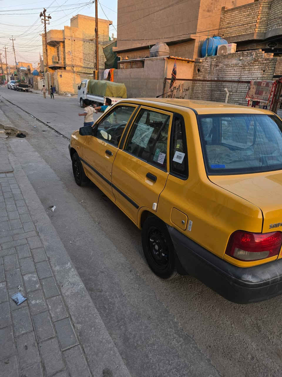 السلام عليكم سياره سايبه للبيع مكفوله كفاله عامه  تخم تاير صدر جديد تبريد ثلج🥶 دوشمه عامه سياره كامله كَبل للشارع السعر 39 بيه مجال رقم التليفون ***********
