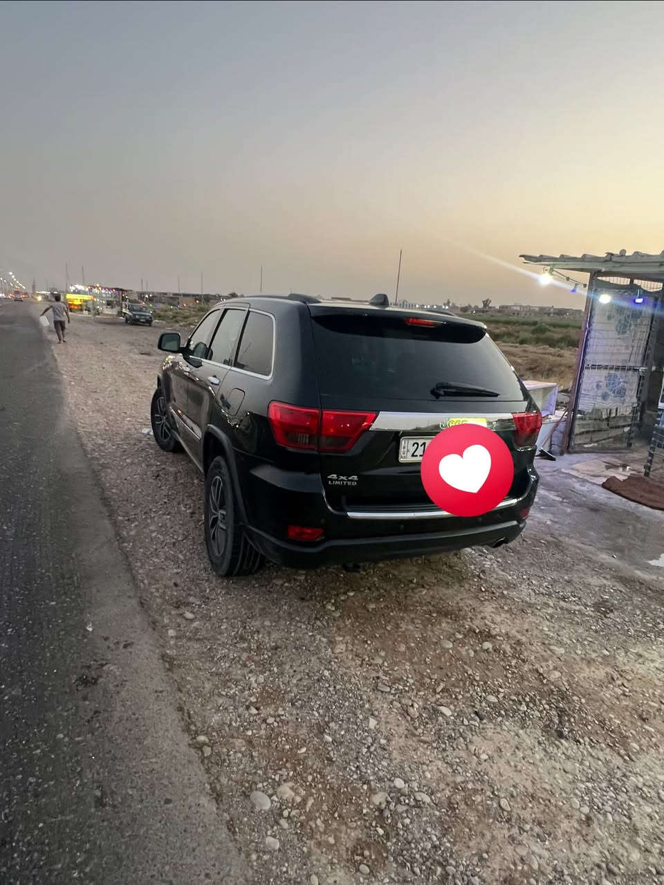 جيب شروكي مديل 13خليجي  كفاله عامه عدا باب سائق بيه صبق ريد مروس بكامري هذا رقمي ***********
