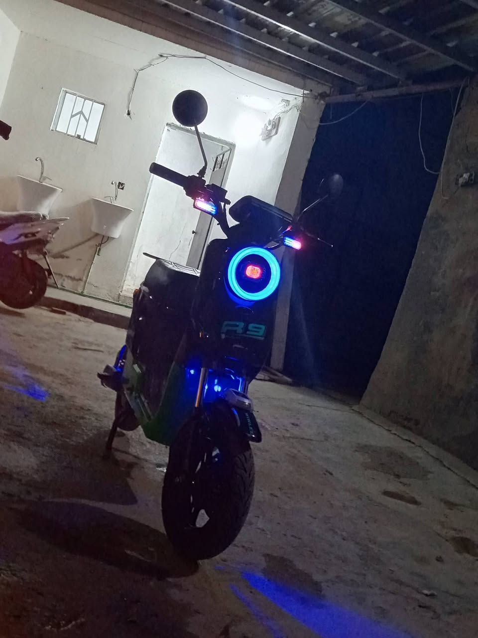 9R • بطاريات مكفولة • نظام سرقة