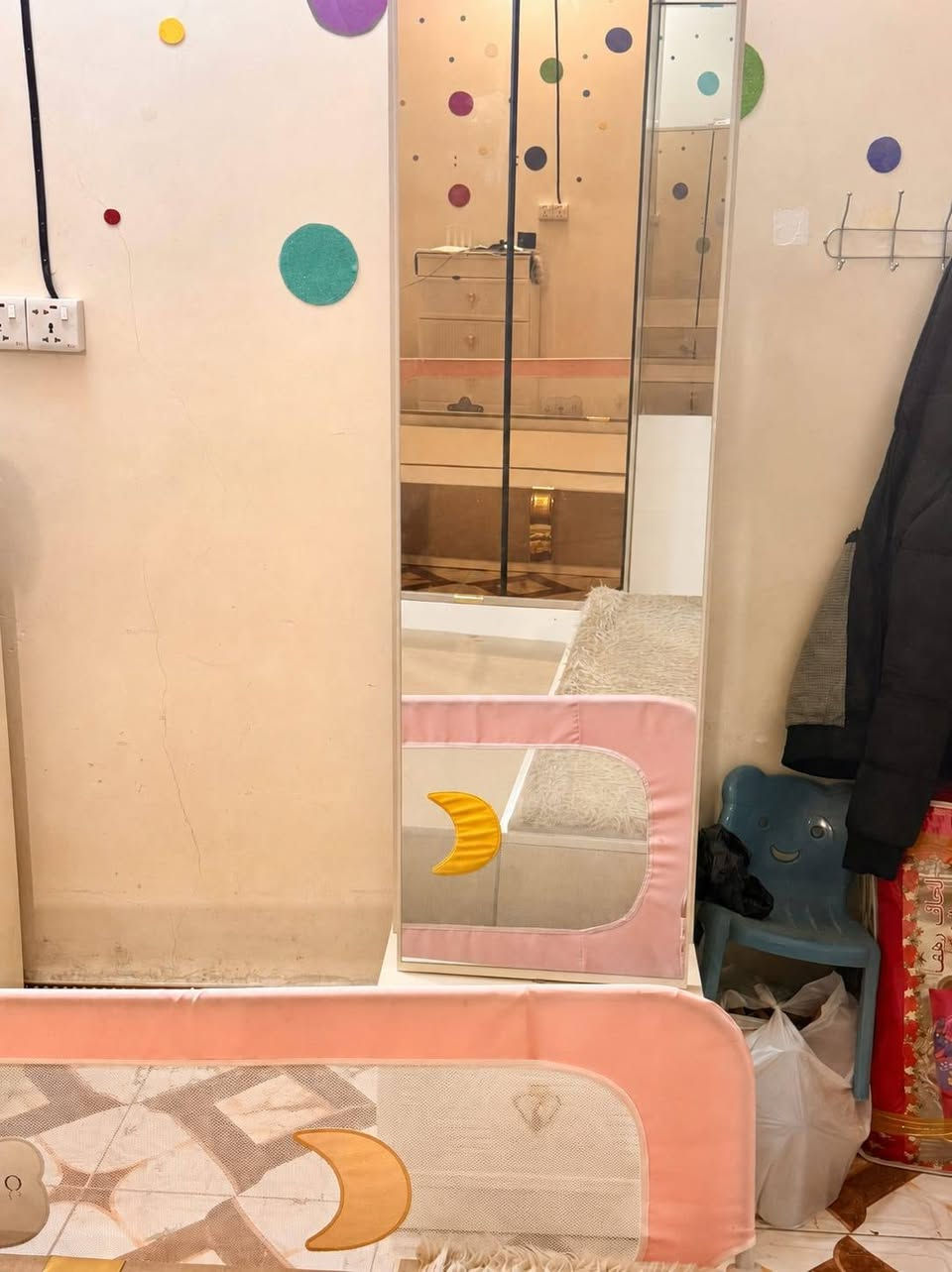 السلام عليكم عيني غرفة تركي للبيع نظيفة جداً وجديده السعر مليون لأن ماخذيها ب ٣ مليون  
***********  اليحب تفاصيل أكثر يتصل على هذا الرقم
