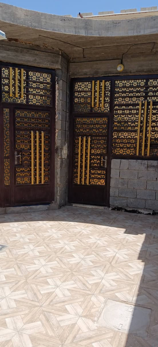 بسبب الوعود الكاذبه اعاه نشر البيت
بيت للبيع حي الرشيد مساحه ١٥٠م 

يحتوي علئ غرفه ٥×٤ ... استقبال ٦×٤...مطبخ ٥×٤..وحمامات ومحل خارجي 

للأشتفسار ومعرفه التفاصيل الأكثر الاتصال علئ الرقم الادنئ ***********
مامتواجد علئ الفيس
