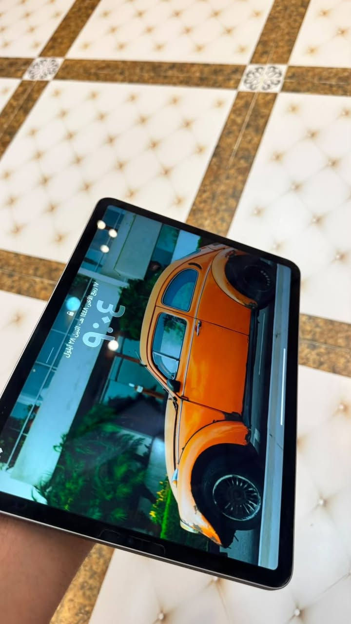 ايباد m2 pro الجيل الرابع حجم 11 inch صحة البطارية 84 فحصتها بالحاسبة للتاكد نسخة الشرق الاوسط ذاكرة 128 لون رصاصي مكفول من التصليح والتبديل ومن اي تلاعب فقط بي عوج بالشاصي موضح بالصور السعر 600 وبي مجال مكاني ديوانية ***********

نص مكتوب في الصور:
- ٩:٠٤
- الإثنين، ٢٨ أيلول
- ١٧ ربيع الآخر، ١٤٤٨ هـ.