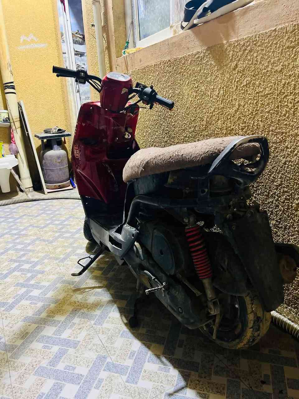 يالله سلام عليكم دراجه بوليس صيني محرك ياباني شوفت عينكم الدراجه بيها قطع ظفيره اما المكينه ما مفتوحه بلاديه فول شلعه ومعدل كفر الامامي موجود كفر الاصفاح واحد موجود بس الدراجه نكره سلف شراي خابرني علا هذا الرقم *********** السعر 200 مكاني حله نادر الثانيه

