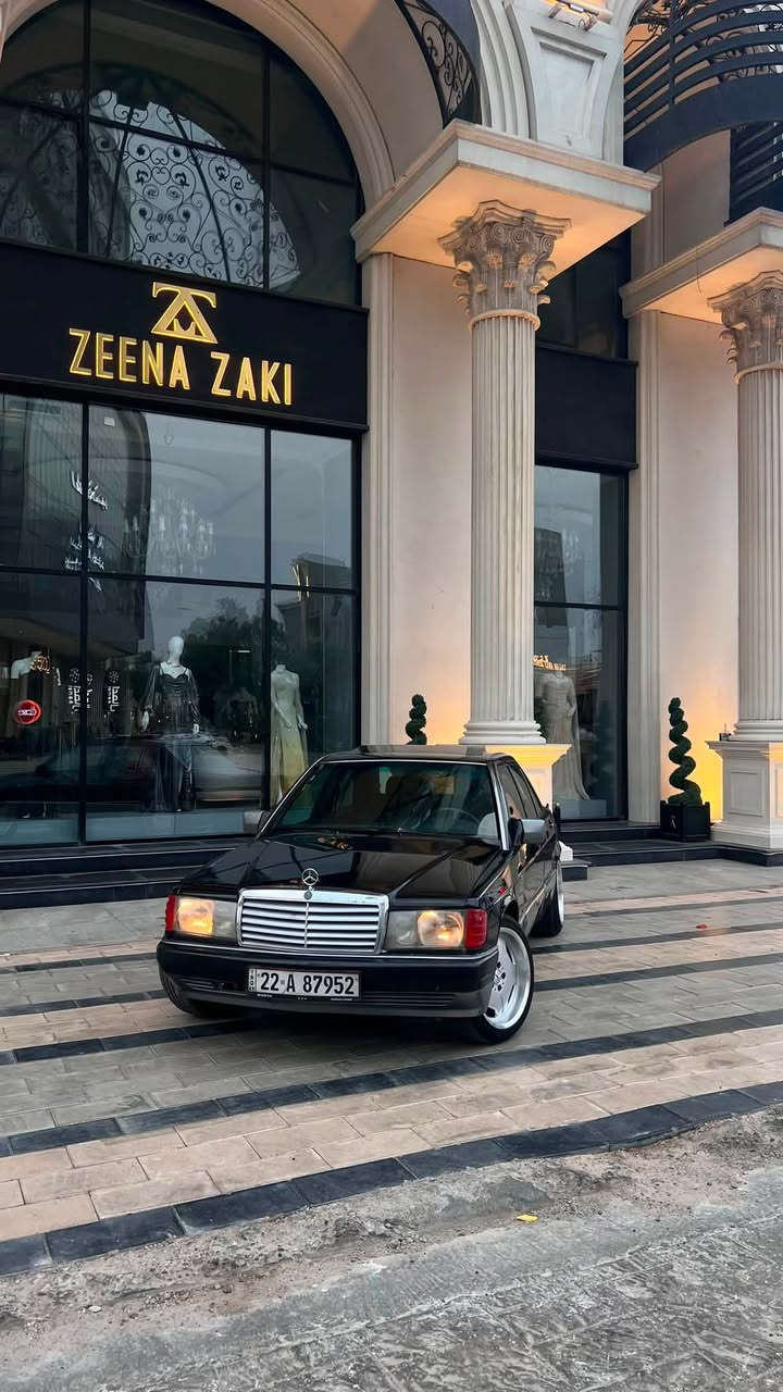 مارسدس 190e مكينة غواصه v6 
كير عاديي
تبريد ثلج
ويل amg نظيف  شفة عريضه
جاملغات منفخه
بصمه وكهربائياتها شغاله 
صدر نظيف عوزها بس دبلات خلفيه
  ***********السعر 63 وبيها مجال
