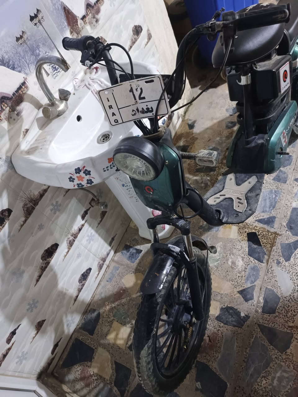 السلام عليكم عندي دراجه شحن للبيع حجم ٢٠ الدراجه كامله من أي نقص  فقط بريكات  السعر ١٥٠ و بيها مجال شي قليل المكان بغداد الشعله
