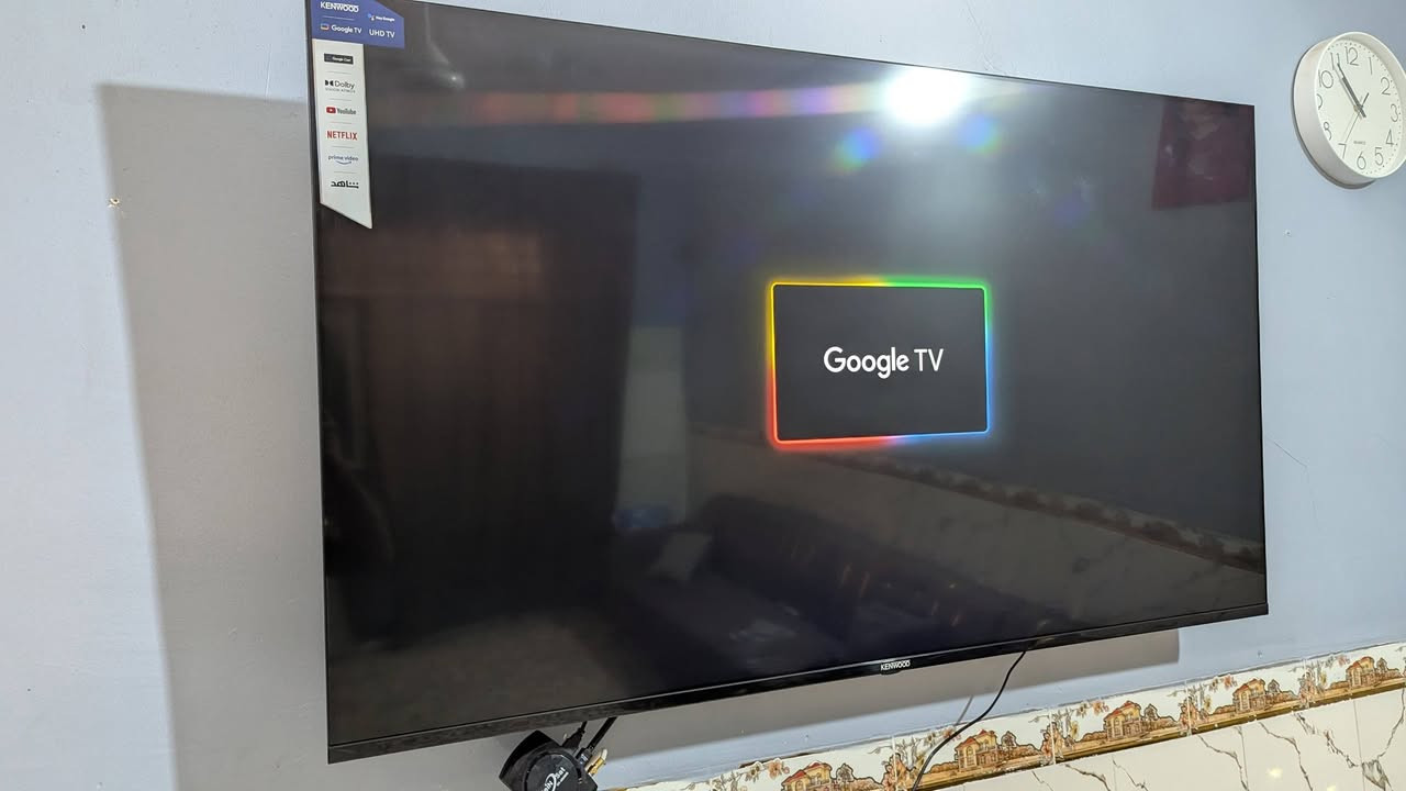 شاشة كينوود الذكية بمقاس 65 بوصة (LED-KN65-SMART) تتميز بمجموعة من المواصفات المتطورة والذكية: [1]
شاشه حجم 65 كينود سمارت نضام كوكل تيفي ناطق فوركي حقيقي سماعت استريو معدل تحديث 120هرتزيه شاشه فول موصفات اخت الجديده كامله مكمله سعرهة 550قفل سعرجديده 750 مكاني بغداد وره سيطرات الشعب

📺 التصميم وجودة العرض

حجم الشاشة: 65 بوصة.

نوع اللوحة (Panel): شاشة LED بتصميم معدني نحيف جداً وبدون إطار (Metal Frameless Super Slim Design).

الدقة: 4K Ultra HD بدقة وضوح (3840 × 2160 بكسل) لعرض تفاصيل فائقة النقاء.

تقنيات الصورة: تدعم تقنية Dolby Vision للتباين والألوان الواقعية.

معدل التحديث: تدعم خاصية DLG 120Hz التي توفر سلاسة ممتازة أثناء مشاهدة مباريات كرة القدم وألعاب الفيديو السريعة. [1]

🧠 النظام والذكاء الاصطناعي

نظام التشغيل: نظام Google TV الرسمي القائم على أندرويد (تلفزيون ذكي بالكامل).

المساعد الصوتي: دعم كامل للأوامر الصوتية من خلال مساعد جوجل (Google Assistant / Hey Google).

التطبيقات المدعومة: تشغيل رسمي ومثبت مسبقاً لأشهر البرامج مثل (YouTube - Netflix - Prime Video) بالإضافة إلى دعم متجر جوجل لتنزيل كافة التطبيقات والألعاب. [1, 2, 3]

🔌 التوصيل والمنافذ

الاتصال اللاسلكي: واي فاي (Wi-Fi) مدمج وبلوتوث (Bluetooth).

المنافذ: تحتوي على مداخل HDMI لتوصيل أجهزة الألعاب والستلايت، ومداخل USB لتشغيل الفلاشات والملفات الخارجية.

التحكم الذكي: ريموت كنترول يدعم التحكم بالأوامر الصوتية والبحث الذكي. [1]
شاشة كينوود الذكية بمقاس 65 بوصة (LED-KN65-SMART) تتميز بمجموعة من المواصفات المتطورة والذكية: [1]

شاشة كينوود الذكية بمقاس 65 بوصة (LED-KN65-SMART) تتميز بمجموعة من المواصفات المتطورة والذكية: [1]
شاشة كينوود الذكية بمقاس 65 بوصة (LED-KN65-SMART) تتميز بمجموعة من المواصفات المتطورة والذكية: [1]

شاشة كينوود الذكية بمقاس 65 بوصة (LED-KN65-SMART) تتميز بمجموعة من المواصفات المتطورة والذكية: [1]
شاشة كينوود الذكية بمقاس 65 بوصة (LED-KN65-SMART) تتميز بمجموعة من المواصفات المتطورة والذكية: [1]

شاشة كينوود الذكية بمقاس 65 بوصة (LED-KN65-SMART) تتميز بمجموعة من المواصفات المتطورة والذكية: [1]

شاشة كينوود الذكية بمقاس 65 بوصة (LED-KN65-SMART) تتميز بمجموعة من المواصفات المتطورة والذكية: [1]

شاشة كينوود الذكية بمقاس 65 بوصة (LED-KN65-SMART) تتميز بمجموعة من المواصفات المتطورة والذكية: [1]
شاشة كينوود الذكية بمقاس 65 بوصة (LED-KN65-SMART) تتميز بمجموعة من المواصفات المتطورة والذكية: [1]

شاشة كينوود الذكية بمقاس 65 بوصة (LED-KN65-SMART) تتميز بمجموعة من المواصفات المتطورة والذكية: [1]

شاشة كينوود الذكية بمقاس 65 بوصة (LED-KN65-SMART) تتميز بمجموعة من المواصفات المتطورة والذكية: [1]
شاشة كينوود الذكية بمقاس 65 بوصة (LED-KN65-SMART) تتميز بمجموعة من المواصفات المتطورة والذكية: [1]
