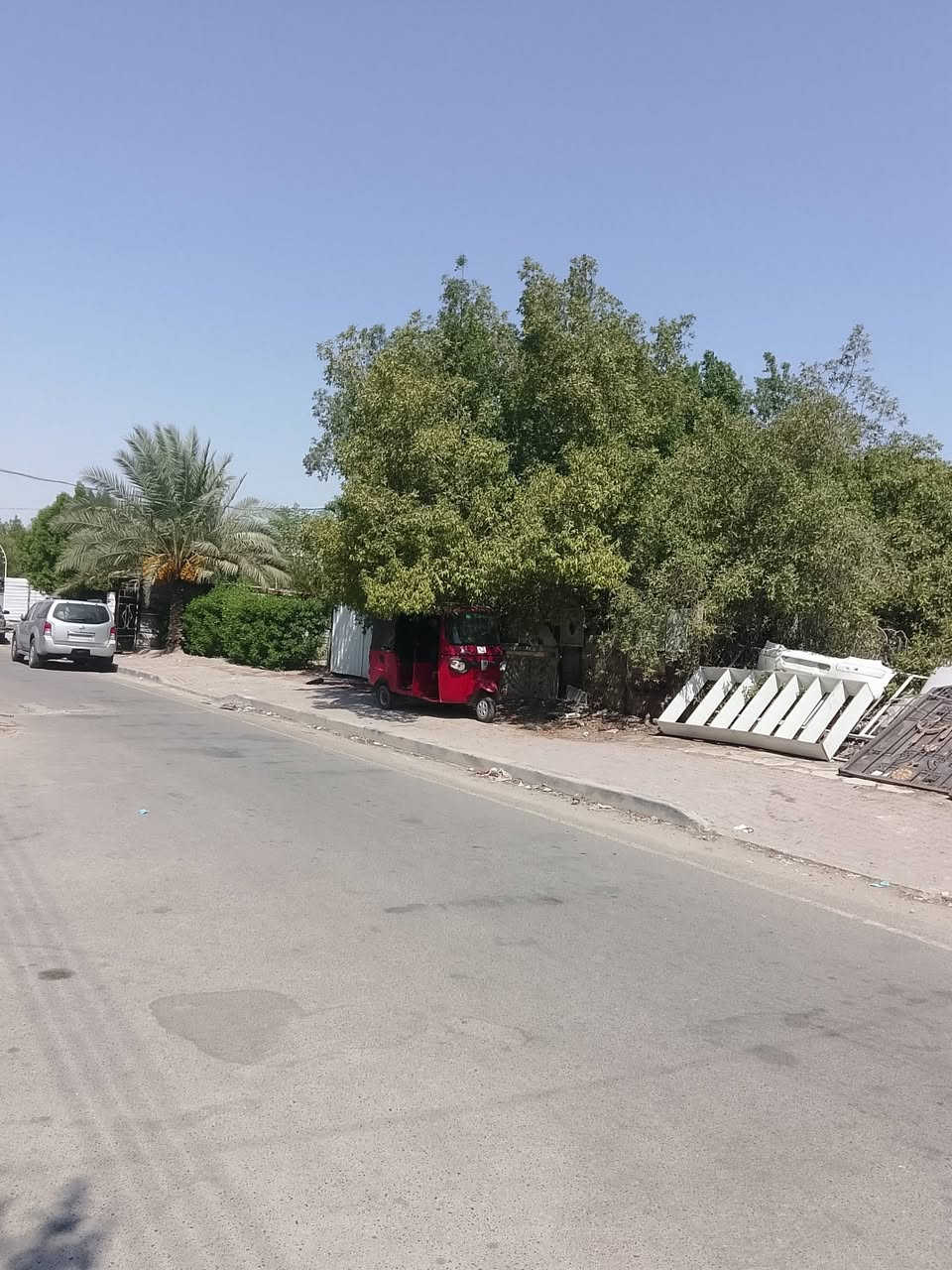 سلام عليكم بيت للبيع مساحه 100طابقين طابق ثاني سويت علا ساحه وحديقه مقابيل البيت موقع بغداد الحسينيه مال راشديه خلف العماره الحمره الستفسار***********
