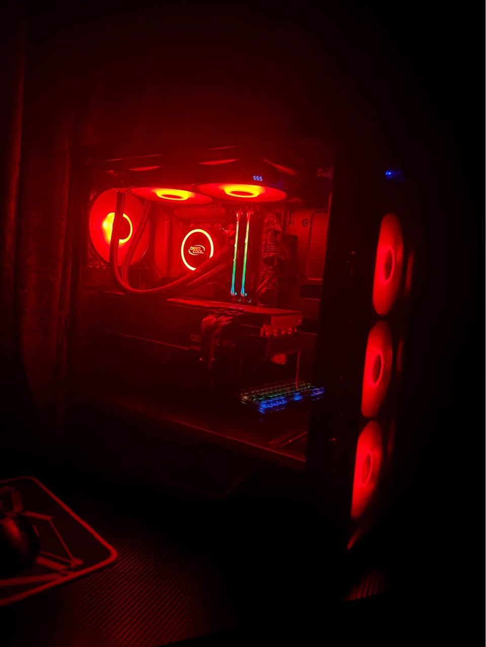 🔥 Pc gaming كلش نضيف 🔥
المواصفات:
• الكارت: RTX 3080 10GB MSI (تبريد مائي)
• المعالج: i5-12400F
• الرام: 16GB DDR4 3200MHz
• الخزن: SSD 128GB + HDD 1TB  
💰 السعر: خاص 💬
📍 المكان: بغداد
📞 واتساب: *********** بغداد, العراق
