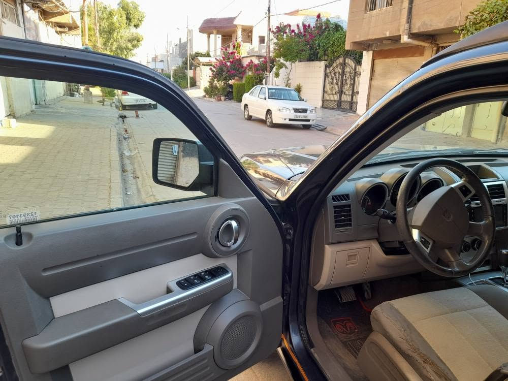 دوج نيترو للبيع 
موديل ٢٠٠٨
مواصفات
كير اوتوماتيك 
جامات كهربائي 
دبل اكسل
كشن سائق كهربائي 
شاشة وكاميرا خلفي 
حدادية أمامي وخلفي جديده 
تايرات جديده 
بي صبغ فقط بونيد بدون ظربة
وسقف جارد او جلح
سيارة جديد ماشية 
١٣٤ الف
محرك ٦ 
حجم ٣٧٠٠
كوبون بنزين بي 
سعر سعر. ٦٩
بي مجال
مكان كركوك 
***********
*********** كركوك, العراق

