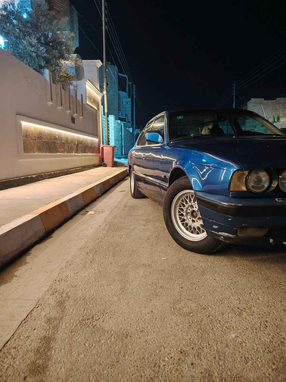 السلام عليكم
BMW /530/ 1991

محرك مفتوح كير اوتو شرط الفحص

تخم تاير جديد

صدر امامي خلفي+دبلات +قواعد امامي خلفي جديد 

جامه امامي جديده

رقم إنكليزي 31 ينتهي  بسمي

كشنات كهربائي

ويل خليه 15 

السعر40

  مكاني الفلوجة 

***********
