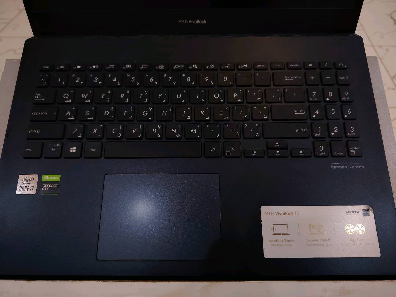 لابتوب ASUS VivoBook بمواصفات عالية وقوية للبيع  
​جهاز قوي مخصص للأداء العالي (برامج الهندسة والرسم والتصميم مثل AutoCAD و Revit، المونتاج، والألعاب).  
​الموديل: 
ASUS VivoBook (X571LH / X571L)  
​المعالج (CPU): Intel Core i7-10870H (جيل عاشر، 8 أنوية و16 مسار، تردد يصل حتى 5.0GHz فئة الأداء العالي H)  
​الذاكرة العشوائية (RAM): 16 جيجابايت DDR4  
​التخزين (Storage): 512 جيجابايت SSD NVMe (سريع جداً )  
​كرت الشاشة (GPU):
​خارجي منفصل: NVIDIA GeForce GTX 1650 بسعة 4GB  
​داخلي اقتصادي: Intel UHD Graphics  
​الشاشة: 15.6 بوصة بدقة Full HD (1920×1080)
​النظام: Windows 11 Pro أصلي ومحدث بالكامل . صلاح الدين 📍