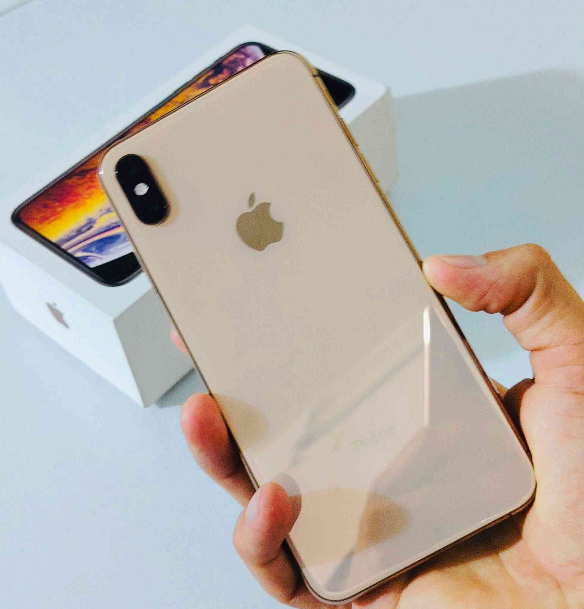 (( سلام عليكم )) iPhone Xs Max ذاكره (𝟐𝟓𝟔 )دبل سيم كارت  Z-AA مكفوول من كلشي ماداخل تصليح ولامبدل بي شي جهاز لمحبين الدبل سيم كارت  بطاريه🔋 (𝟕𝟑)بلاديه / المكان كوفه / رقم الهاتف +واتساب . ***********)) السعر (295)
