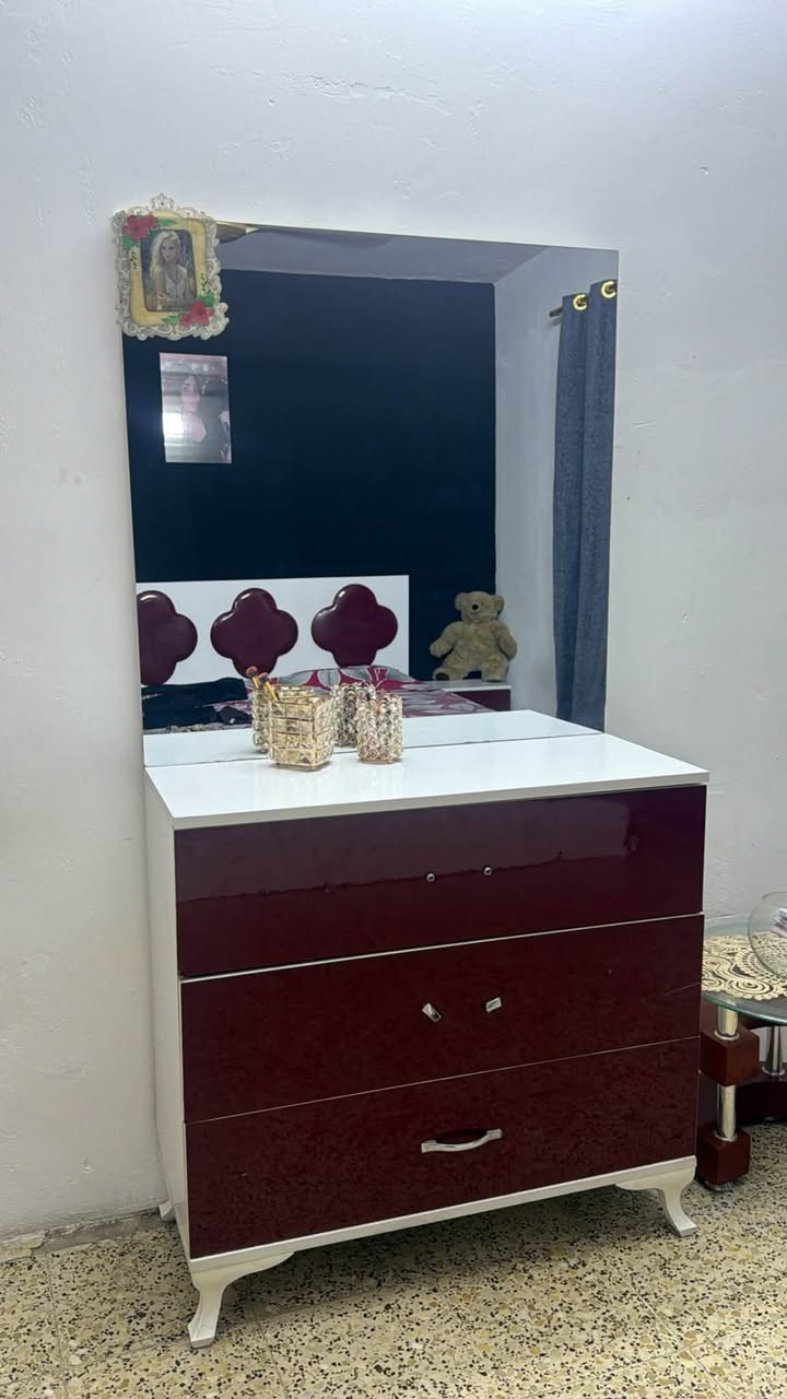 غرفه نوم تركي
نظافه 80%
5 قطع 
كنتور ملحق 4 مع مخزن 
بسعر 250 الف 
تواصلوا على هذا الرقم ***********

