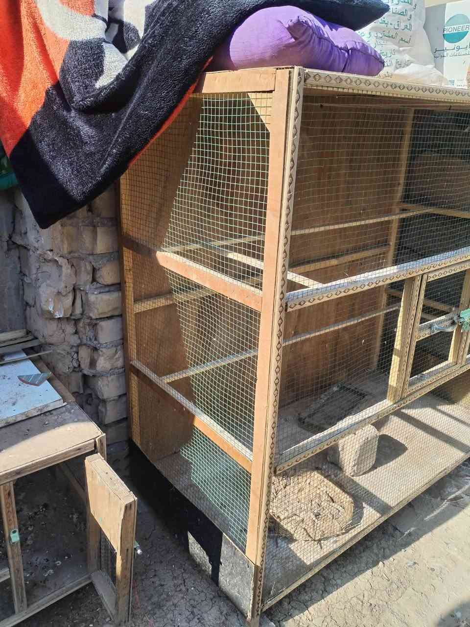 قفص للبيع كل مال بلابل كل شيء رهم مترتين الحلو بعد وما تردين العرض عنواني النهروان مطعم مطعم جواد ***********
