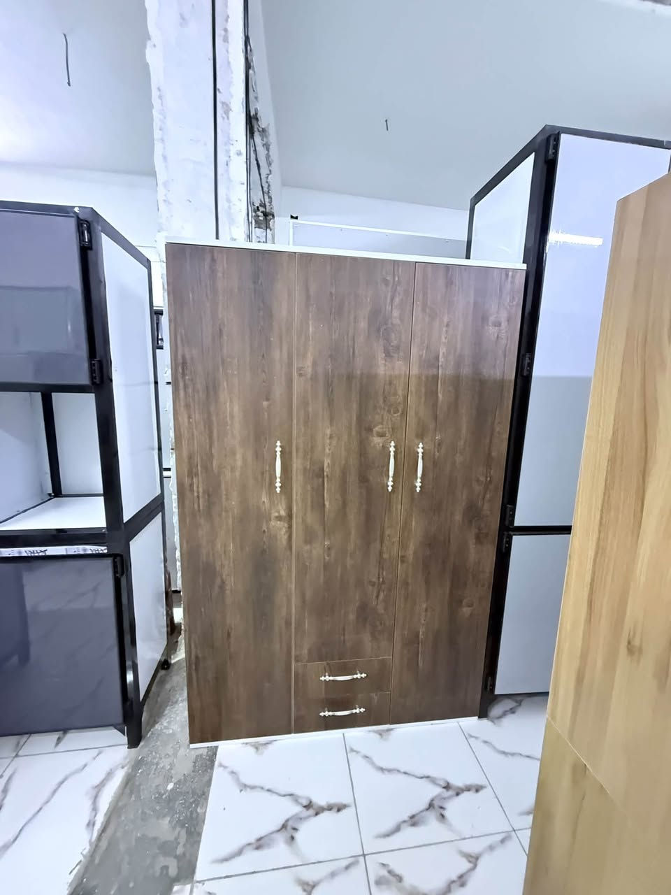 مجمع محسن الشمري 
متوفر كناتير تزكام شغل اربيل درجه أولى خشب 
متوفر تصاميم مختلفه 
1 متوفر كنتور 2 بواب 175 الف 
2 متوفر كنتور 3 بواب 210 الف 
ملاحظة تصاميم مختلفه 
قضاء عفك قرب الجسر حمام 
***********@إشارة
