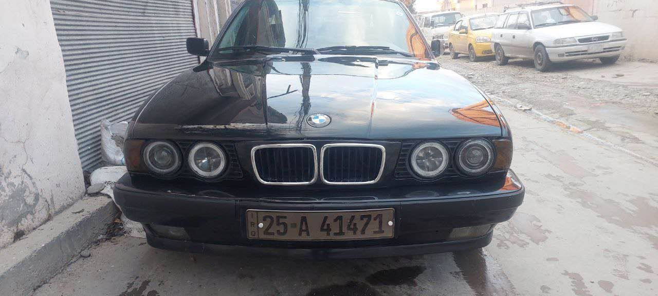 سلام عليكم 
بي ام 525 
موديل 1991
كبس كير اوتو فول 
نشاط فول 
تبريد شرط تدفه 
تواير جدد 
كهربائيات كامل شغاله 
سلايت 
مصبوغ عام بدون ضرر 
فقط تحويل هزا جديده
مكان السياره موصل جانب الايمن
سعر 50للبيع او امراوس 
***********
*********** موصل, نينوى
