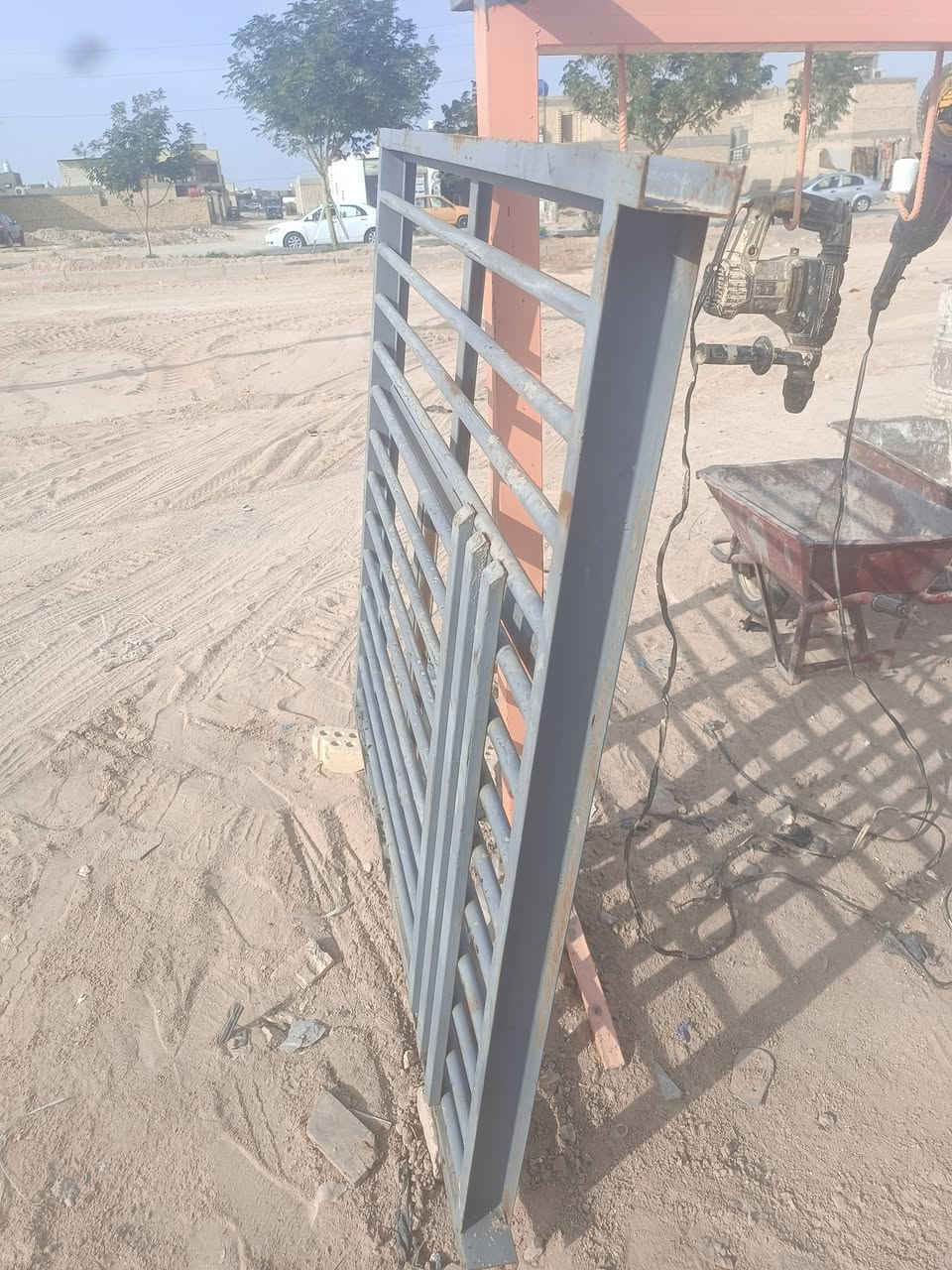 شباك متر ونص مربع شرط حديد ثقيل شرط الطار جنل ثقيل مكاني نجف سعر 110 بي مجال قليل ***********
